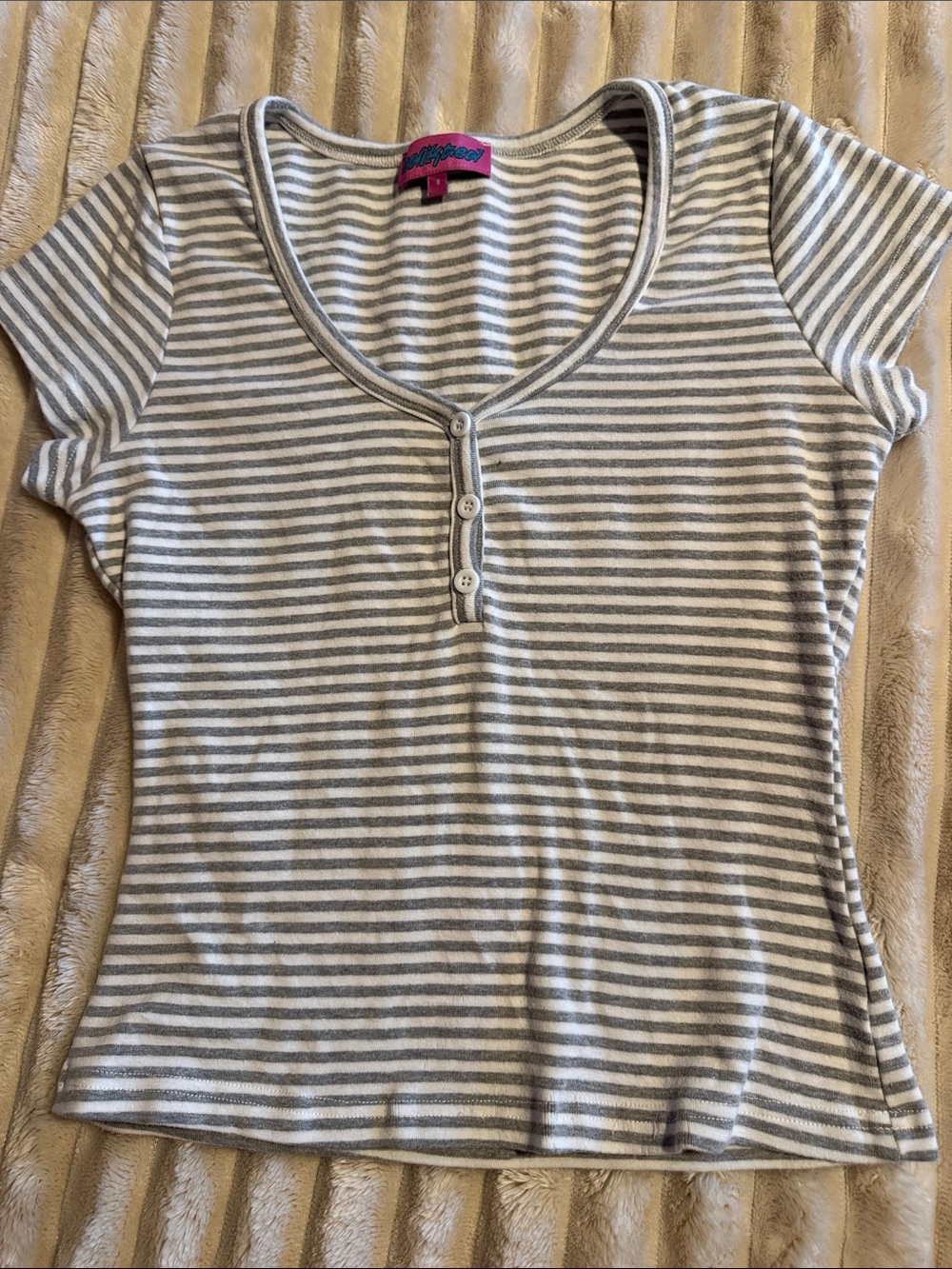 Edikted Gray & White Striped Short-Sleeve Henley Tee